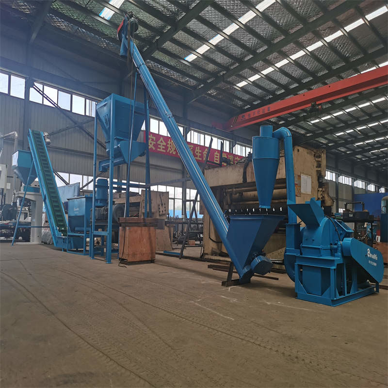 118KW Holzpellet-Produktionslinie 1000-2000kg/H 2000*500*600cm Elektrische Steuerung