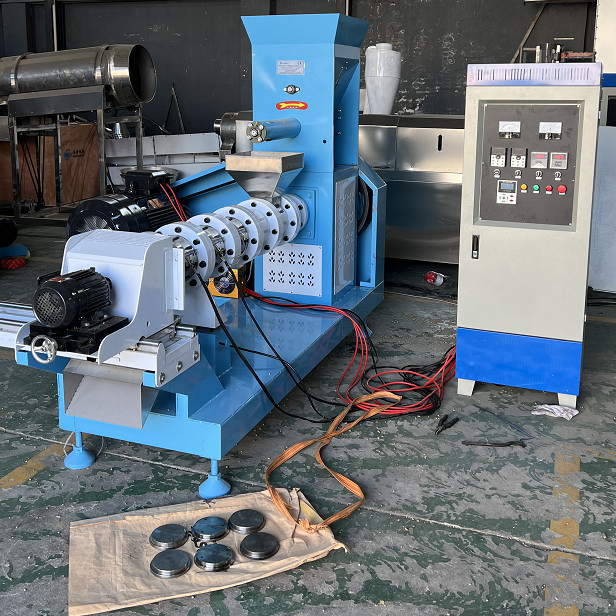 Automatische 600-700 kg Fische Futterpelletsherstellmaschine / DGP120 Extruder für Futterpellets für Haustiere, Hunde und Katzen