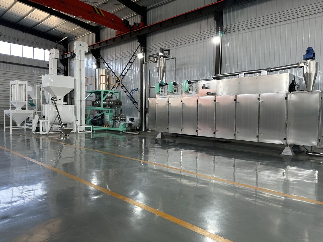 500–1000 kg/h schwimmfähige Fischfutter-Produktionslinie / Nass-Doppelschnecken-Extrusionslinie für Futtermittel