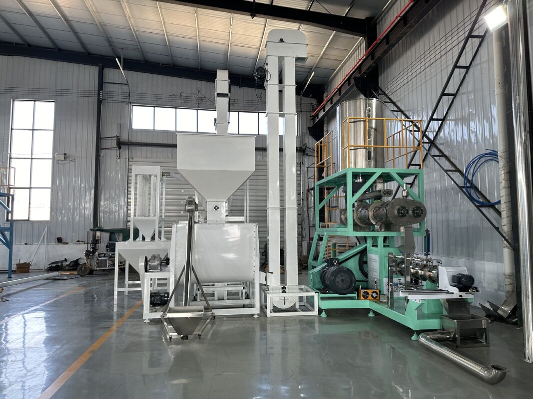 500–1000 kg/h schwimmfähige Fischfutter-Produktionslinie / Nass-Doppelschnecken-Extrusionslinie für Futtermittel