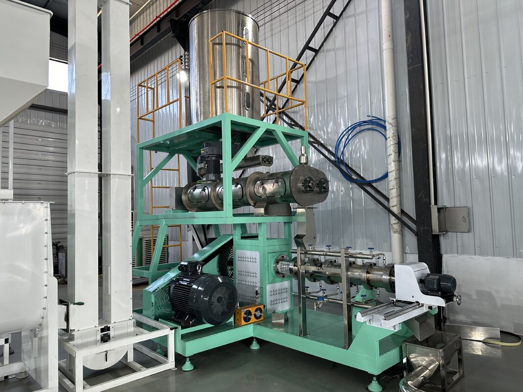 500–1000 kg/h schwimmfähige Fischfutter-Produktionslinie / Nass-Doppelschnecken-Extrusionslinie für Futtermittel